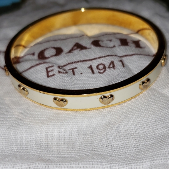 New Coach Enameled Heart Bangke Bracelet - Picture 2 of 14